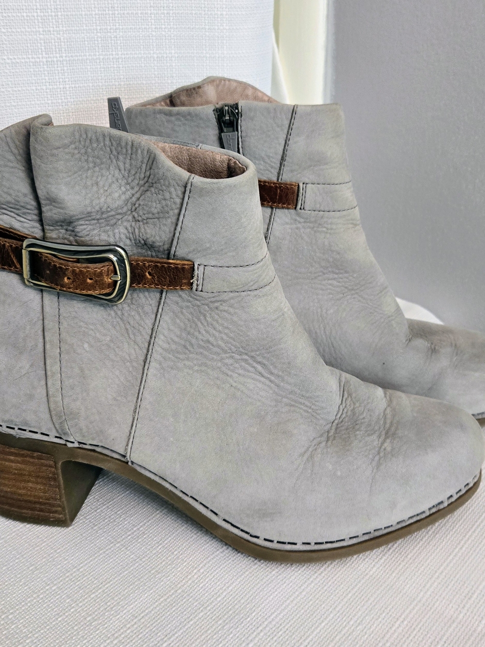 Dansko Hartley Nubuck Leather Bootie  Boots Shoes Sz 9.5 Gray Side Zip Casual